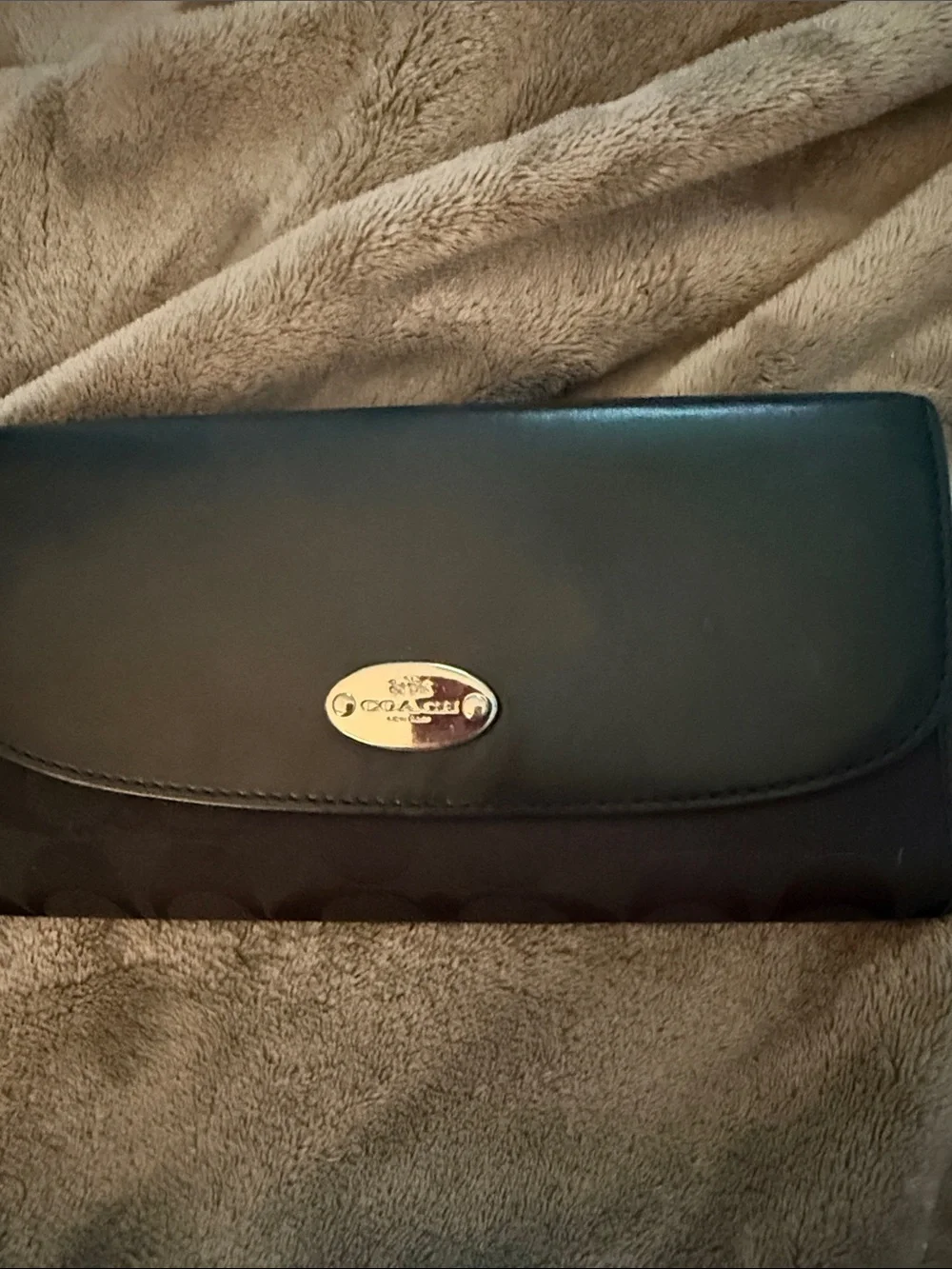 EUC🎉 Coach Black Leather Wallet with silver Oval Plaque